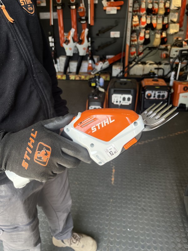 Taille-haie Stihl HSA 26